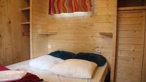 Roulotte 4 pers. 1 bedroom, 2 bunk beds - with shower and toilet