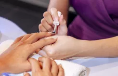Spa bien-être Le Vieux Port : soin complet des mains et des pieds, manucure pédicure, cuticules, hydratation et modelage détente. Beauté mains et pieds Messanges Landes : mise en beauté, gommage, soin des ongles et massage relaxant. 