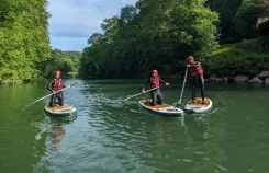 Paddle en rivière dans les Landes et au Pays basque, balade en stand up paddle sur les eaux calmes pour découvrir la nature, les paysages préservés et profiter d’une activité nautique détente en famille ou entre amis