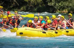 Rafting dans les Landes et au Pays basque, descente de rivière en rafting en eaux vives avec sensations fortes, activité sportive nature à partager en famille, entre amis ou en groupe au cœur des paysages sauvages du Sud-Ouest