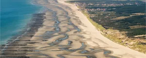 Baie de Somme à marée basse vue depuis un avion 