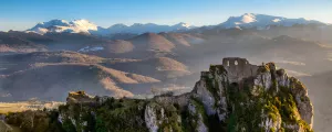 Ruines d'un château cathare sur les montagnes de l'Ariège