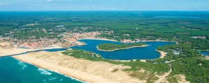 Vue aérienne du lac de Vieux Boucau et de son front d'océan