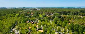 Mobil-homes dans la forêt dans le camping Lou Pignada à Messanges dans les Landes
