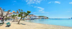 Plage de Cadaquès proche de nos campings en Catalogne