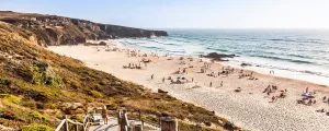 Vila-Nova-de-Milfontes-passage-bois-plage-personnes-Alentejo-Portugal