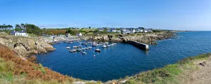 Le port et les bateaux de Plouhinec en Bretagne