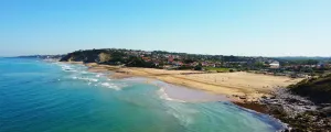 Vue aérienne de la plage de l'Uhabia, à Bidart, sur la côte Basque