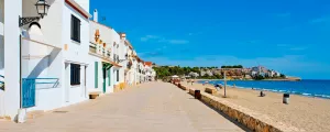 Promenade et plage d'Altafulla, sur la Costa Dorada