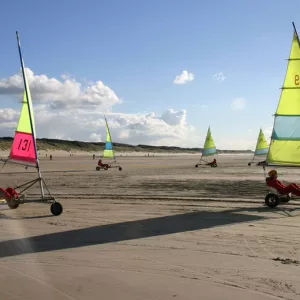 Char à voile sur une plage de Picardie dans les Hauts-de-France
