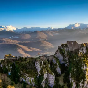 Ruines d'un château cathare sur les montagnes de l'Ariège