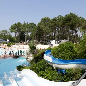 Piscines et toboggans du camping Le Fort Espagnol en Bretagne