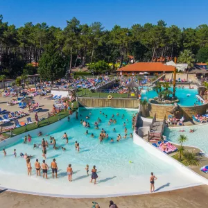 Piscine à vague du camping le Vieux Port à Messanges dans les Landes