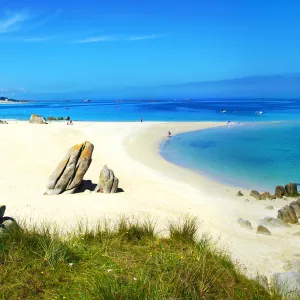 Plage de sable blanc avec l'océan turquoise