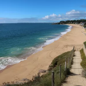 Descente vers une plage de Loire Atlantique avec l'océan 