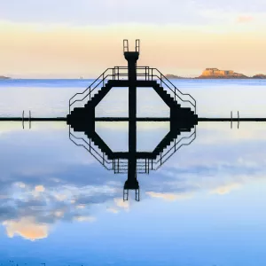 Plongeoir de la piscine naturelle de Saint Malo