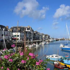 Vue sur le port de Guérande depuis un balcon fleuri