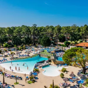 Parc aquatique et toboggans au camping le Vieux Port à Messanges dans les Landes