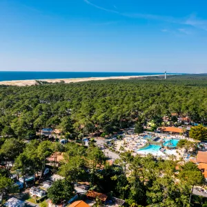 Vue aérienne du camping Le Vieux Port à Messanges dans les Landes avec accès direct à l'océan Atlantique