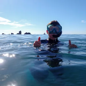 Cap-d-agde-Jeune garçon faisant du snorkeling sur le sentier sous-marin du Cap d'Agde