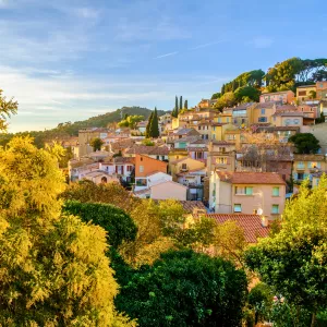 bormes-les-mimosas-var-paca-france-campings-arbres-ville-bourg-resasol-vacances-loisirs-evenements2
