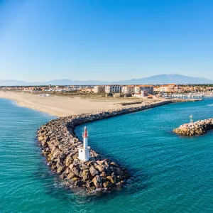 le-bacares-pyrenees-orientales-occitanie-france-campings-phare-rocher-embouchure-resasol-vacances-loisirs-evenements