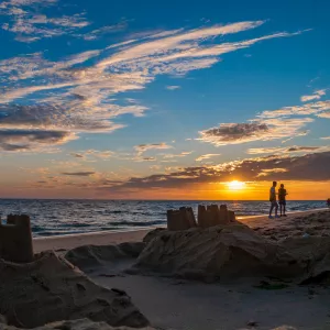 saint-jean-de-monts-vendee-pays-de-la-loire-coucher-du-soleil-personnes-couple-ocean-plage-sunset-soleil-resasol-vacances-loisirs-evenements
