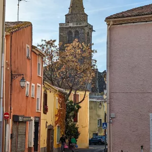 vias-plage-herault-occitanie-france-campings-centre-ville-eglise-personnes-famille-resasol-vacances-loisirs-evenements