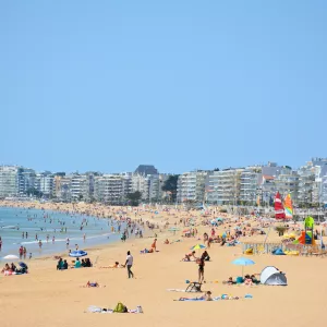 la-baule-escoublac-loire-atlantique-pays-de-la-loire-france-campings-plage-tourisme-vacanciers-personnes-saison-ete-resasol-vacances-loisirs-evenements