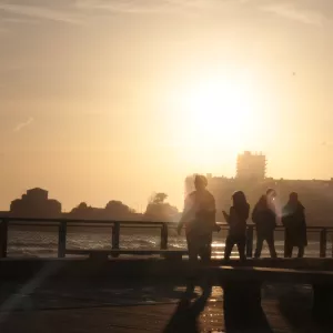les-sables-d-olonne-vendee-pays-de-la-loire-france-campings-balade-remblai-sunset-coucher-soleil-monde-personnes-resasol-vacances-loisirs-evenements