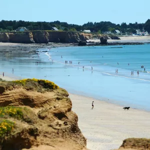 penestin-morbihan-bretagne-france-campings-plage-cote-atlantique-personnes-baignade-ciel-bleu-bord-de-mer-resasol-vacances-loisirs-evenements