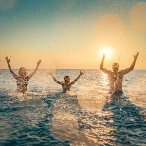 Famille en vacances à la mer