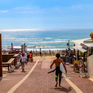 lagocean-surfeur-plage-entree-vieux-boucau-resasol-residence-vacances-teletravail