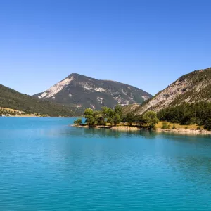Camping France Var Vue imprenable sur le lac du Verdon dans le département du Var dans le sud de la France dans les montagnes des Alpes