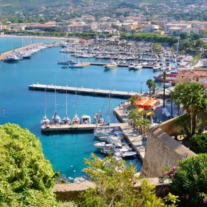 Port de Calvi en Corse en bord de mer en France