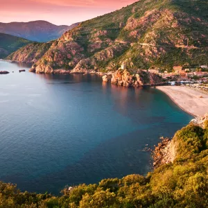 Porto au sunset coucher du soleil aurore en Corse en bord de mer
