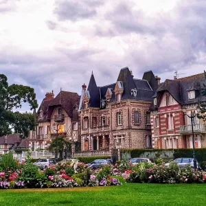 au crepuscule d'été il y a Cabourg et ses maisons bourgeoises typiques dans le Calvados Normandie France