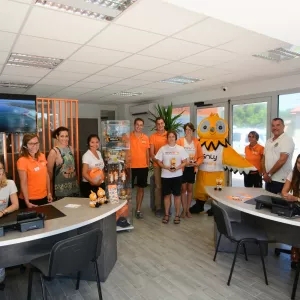 Agence resasol interieur avec toute l'équipe des hôtes et hôtesse à Vieux Boucau dans les Landes pour vos vacances dans les Landes en France et ailleurs en Europe pour des congés en camping ou dans des logements résidence
