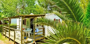 Stacaravan met 2 slaapkamers, airconditioning + tv