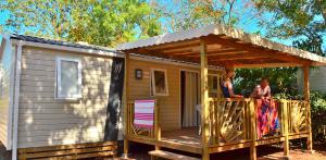 Stacaravan met airconditioning 2 slaapkamers + TV - by Maeva