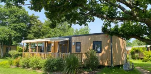 KOMFORT Cottage: 3 Schlafzimmer / 2 Badezimmer + Überdachte Terrasse + Fernseher (36 m² / 2022)