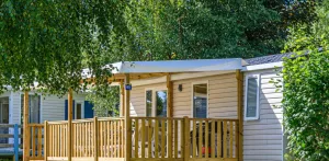 Mobil-home Premium 28m² - 2 slaapkamers - overdekt terras - TV - lakens & handdoeken