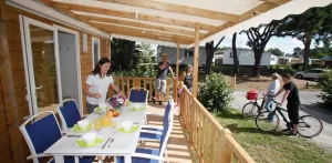 Mobilhome Confort 22m² - 2 habitaciones - Terraza semi-cubierta - TV - Lavavajilla