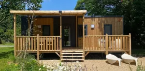 Premium Cottage: 2 Schlafzimmer + Überdachte Terrasse + Geschirrspüler + Fernseher (32 m² / 2024)