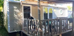 Stacaravan Confort 26m² 2 slaapkamers + Half -schaduwrijk terras (strandkant)