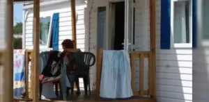 Stacaravan Confort 26m² 2 slaapkamers + Half -schaduwrijk terras voor mindervaliden (strandkant)