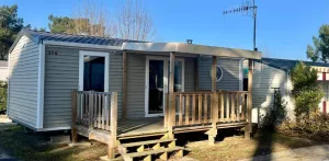 Stacaravan Premium  32m² 3 slaapkamers + Half-schaduwrijk terras + airconditioning (strandkant)