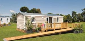 Standaard Houten Rolstoeltoegankelijke Stacaravan 24m² 2 Slaapkamers + TV + Terras