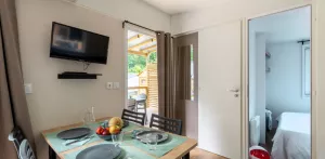 Homeflower Premium 29m² (2 slaapkamers) + terras + TV + Zeezicht