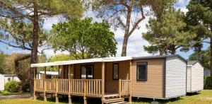 Stacaravan Premium 40m² (3 slaapkamers) - 2 badkamers + terras + TV + Vaatwasmachine